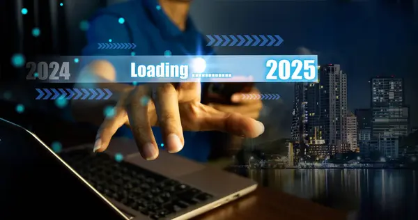 Yeni yıla 2025 hırsıyla ve geri sayım mutlu noeller ve mutlu yıllar, 2025 yılındaki planlama ve meydan okuma stratejisiyle başlıyoruz..