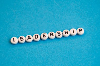 Liderlik sözcüğündeki harfler, liderlik kavramı