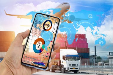 Taşımacılık ve lojistik ağı kargo gemileri, konteynırlar ve malları taşımak için endüstriyel kamyonlar kavramı. Ticari ithalat, ihracat, lojistik, ulaşım sanayii.