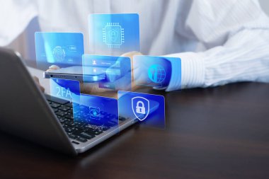 Maksimum güvenlikli Biyometrik Kilit için kod yerine parola kullanma kavramı.