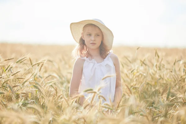 Portrait Happy Girl Hat Standing Wheat Field — Stok Foto