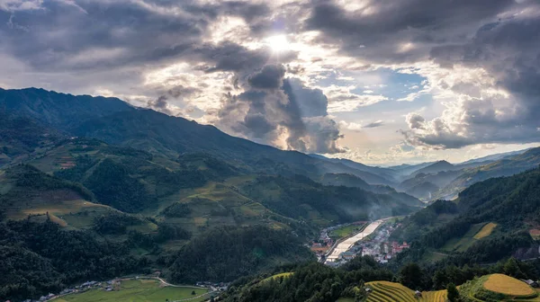 stock image Rice fields on terraced of Mu Cang Chai, YenBai, Vietnam. Rice fields prepare the harvest at Northwest Vietnam.