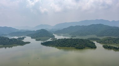 Nui Coc Gölü 'ndeki manzara, Tayland Nguyen, Vietnam. Tayland Nguyen, Vietnam 'daki ünlü park.