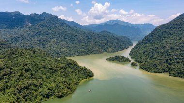 Ba Be Ulusal Parkı, Vietnam, Bac Kan dağlarındaki en büyük göldür.