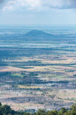 Ta Pa pirinç tarlaları sabahları güzeldir, Vietnam sınırındaki güzel ve barışçıl borassus flabellifer tarlasıyla kesişir.