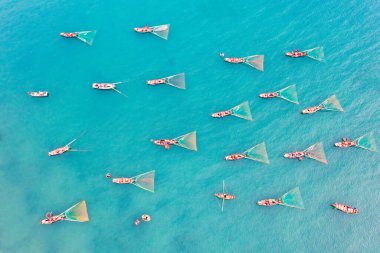 Benim Khe plajım Danang, Vietnam 'da güzel bir plajdır. Gündoğumu Creels 'de (Vietnam' da balıkçı tekneleri). Benim Khe Beach 'im Forbes dergisinin Dünya' daki en güzel 6 plajında..