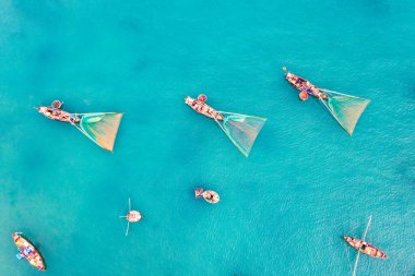 Benim Khe plajım Danang, Vietnam 'da güzel bir plajdır. Gündoğumu Creels 'de (Vietnam' da balıkçı tekneleri). Benim Khe Beach 'im Forbes dergisinin Dünya' daki en güzel 6 plajında..