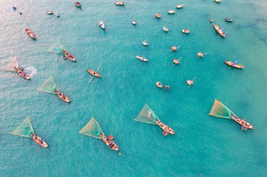 Benim Khe plajım Danang, Vietnam 'da güzel bir plajdır. Gündoğumu Creels 'de (Vietnam' da balıkçı tekneleri). Benim Khe Beach 'im Forbes dergisinin Dünya' daki en güzel 6 plajında..