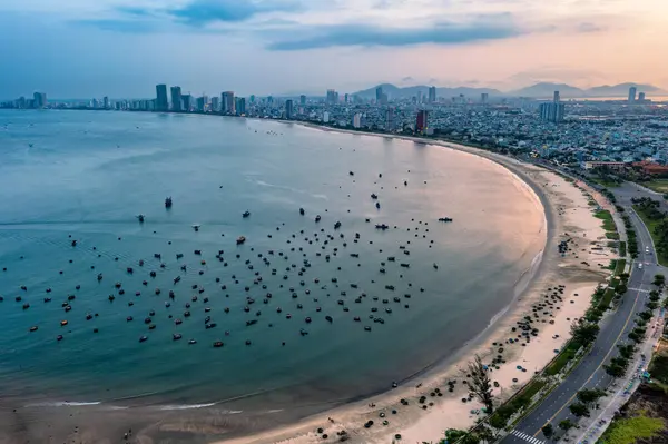 stock image My Khe beach is a beautiful beach in Danang city , Vietnam. The sunrise is on creels , ( fishing boats in Vietnam ). My Khe Beach is in Top 6 beautiful beach in the World By Forbes Magazine.