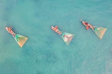 Benim Khe plajım Danang, Vietnam 'da güzel bir plajdır. Gündoğumu Creels 'de (Vietnam' da balıkçı tekneleri). Benim Khe Beach 'im Forbes dergisinin Dünya' daki en güzel 6 plajında..