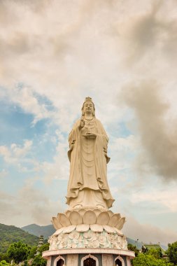 Ling Ung tapınağı, Son Tra yarımadası, Da Nang, Vietnam. Linh Ung Pagoda 'nın havadan görünüşü turistler için en ünlü yerlerden biridir..