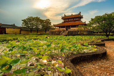 Hue, Vietnam 'daki Mor Yasak Şehir' in içinde Meridian 'ın İmparatorluk Şehri' nin muhteşem manzarası..