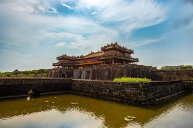 Hue, Vietnam 'da Mor Yasak Şehir içinde Meridyen İmparatorluk Şehri' nin muhteşem manzarası. Hue 'daki Nguyen Hanedanlığı Kraliyet Sarayı.