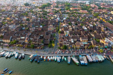 Hoi An şehrinin insansız hava aracı görüntüsü, Vietnam. Antik şehir, UNESCO dünya mirası, Quang Nam bölgesinde. En popüler turistik merkezlerden biri.