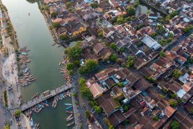 Hoi An şehrinin insansız hava aracı görüntüsü, Vietnam. Antik şehir, UNESCO dünya mirası, Quang Nam bölgesinde. En popüler turistik merkezlerden biri.