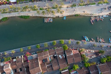 Hoi An şehrinin insansız hava aracı görüntüsü, Vietnam. Antik şehir, UNESCO dünya mirası, Quang Nam bölgesinde. En popüler turistik merkezlerden biri.