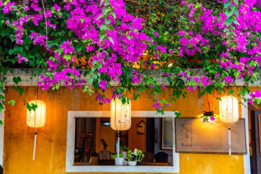 Hoi An Antik Kenti, Vietnam 'ın geleneksel sarı evleri. Hoian Asya 'nın popüler bir turizm merkezidir..
