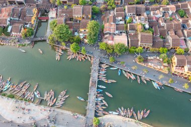 Hoi An şehrinin insansız hava aracı görüntüsü, Vietnam. Antik şehir, UNESCO dünya mirası, Quang Nam bölgesinde. En popüler turistik merkezlerden biri.