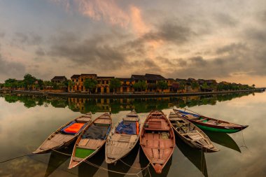 Hoi An Antik Kenti, Vietnam 'ın geleneksel sarı evleri. Hoian Asya 'nın popüler bir turizm merkezidir..