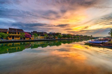 Hoi An Antik Kenti, Vietnam 'ın geleneksel sarı evleri. Hoian Asya 'nın popüler bir turizm merkezidir..