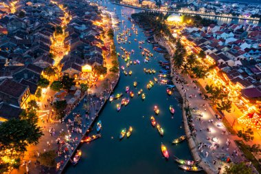 Hoi An şehrinin insansız hava aracı görüntüsü, Vietnam. Antik şehir, UNESCO dünya mirası, Quang Nam bölgesinde. En popüler turistik merkezlerden biri.