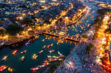 Hoi An şehrinin insansız hava aracı görüntüsü, Vietnam. Antik şehir, UNESCO dünya mirası, Quang Nam bölgesinde. En popüler turistik merkezlerden biri.