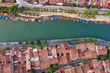 Hoi An şehrinin insansız hava aracı görüntüsü, Vietnam. Antik şehir, UNESCO dünya mirası, Quang Nam bölgesinde. En popüler turistik merkezlerden biri.