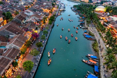 Hoi An şehrinin insansız hava aracı görüntüsü, Vietnam. Antik şehir, UNESCO dünya mirası, Quang Nam bölgesinde. En popüler turistik merkezlerden biri.