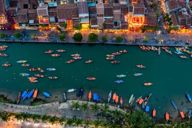Hoi An şehrinin insansız hava aracı görüntüsü, Vietnam. Antik şehir, UNESCO dünya mirası, Quang Nam bölgesinde. En popüler turistik merkezlerden biri.