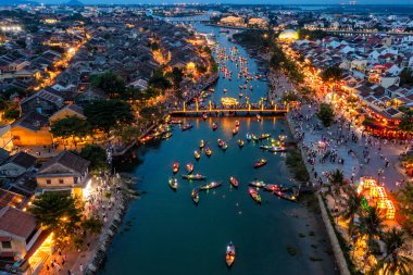 Hoi An şehrinin insansız hava aracı görüntüsü, Vietnam. Antik şehir, UNESCO dünya mirası, Quang Nam bölgesinde. En popüler turistik merkezlerden biri.
