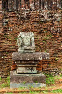 Oğlum Sığınak, büyük bir dini eser kompleksi. Cham mimari çalışmalarından oluşuyor. Quang Nam, Vietnam 'daki UNESCO' nun dünya mirası. Hoi 'nin 30 km batısında antik bir kasaba..