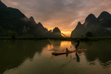 Trung Khanh, Cao Bang, Vietnam 'daki Phong Nam köyünde pirinç ve pirinç tarlası..