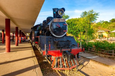 Eski bir tren istasyonu. Dalat, Vietnam 'da sömürge zamanında Fransızlar tarafından kurulan dağlık bir şehirdir..