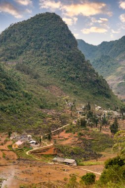 Bahar ve Vietnam 'daki Hmong etnik grubunun barış dolu yaşamı.
