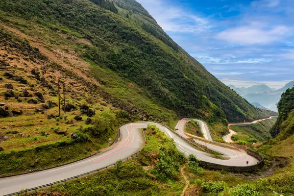Bahar ve Vietnam 'daki Hmong etnik grubunun barış dolu yaşamı.