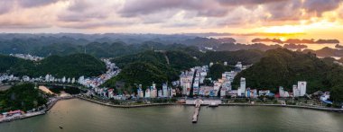 Lan Ha Koyu, UNESCO Dünya Mirası Alanıdır. Kuzey Vietnam 'da çok güzel bir doğa harikasıdır.