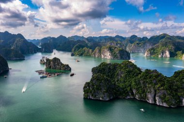 Lan Ha Koyu, UNESCO Dünya Mirası Alanıdır. Kuzey Vietnam 'da çok güzel bir doğa harikasıdır.