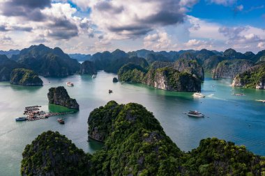 Lan Ha Koyu, UNESCO Dünya Mirası Alanıdır. Kuzey Vietnam 'da çok güzel bir doğa harikasıdır.