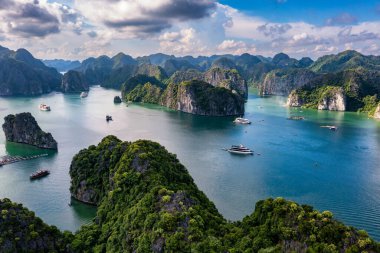 Lan Ha Koyu, UNESCO Dünya Mirası Alanıdır. Kuzey Vietnam 'da çok güzel bir doğa harikasıdır.