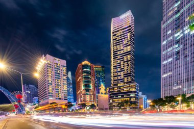 Ho Chi Minh City 'nin merkezindeki binalar, Saigon Nehri boyunca. Ülkenin en büyük şehrinin modernlik ve dinamizminin sembolü.