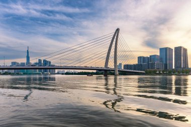 Ho Chi Minh City 'nin merkezindeki binalar, Saigon Nehri boyunca. Ülkenin en büyük şehrinin modernlik ve dinamizminin sembolü.