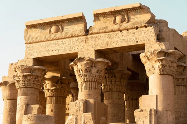 Sloupce Vchod Chrámu Kom Ombo Egyptě — Stock fotografie