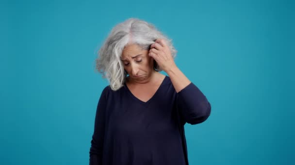 Studio Video Copy Space Blue Background Sad Mature Woman — Vídeo de Stock