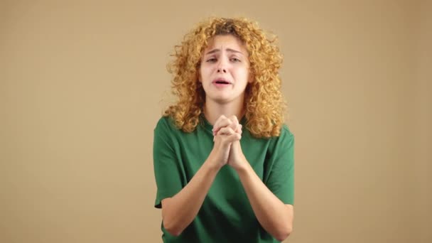 Studio Video Woman Beggong Curly Hair Worried Face Praying Her — Wideo stockowe