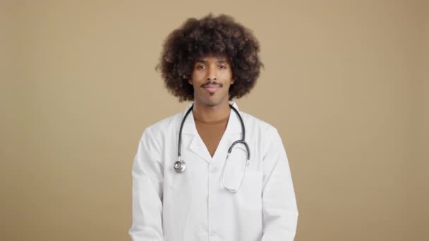 Smiley African Doctor Curly Hair Looking Camera Arms Crossed Studio — Stockvideo