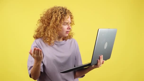 Studio Video Yellow Background Worried Woman Curly Hair Standing While — Stock videók