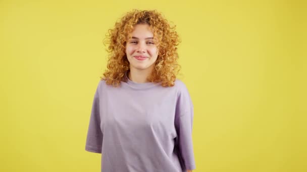 Studio Video Yellow Background Happy Young Woman Smiling Camera While — ストック動画