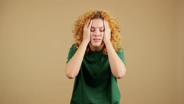 Studio Video Young Woman Hand Forehead Expressing Headache — Stockvideo