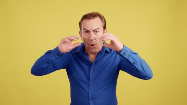 Surprised Mature Man Gesturing Make Mistake Studio Yellow Background — Stok video
