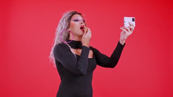 Distracted Transgender Person Dressed Drag Queen Applying Lipstick Using Mobile — Vídeo de stock